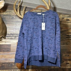 Tasc Riverwalk sweatshirt size Medium brand new with tags